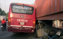 Sau va chạm, xe bus truy đuổi xe container trên QL1