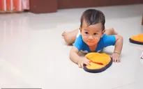 Lý do bạn không nên đi giày vào nhà khi nhà có trẻ nhỏ