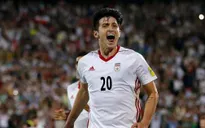 VIDEO: Sardar Azmoun đánh đầu cận thành mở tỉ số ở phút 38