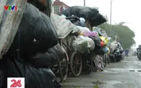 Hà Nội: Vì sao người dân chặn xe vào bãi rác Nam Sơn?
