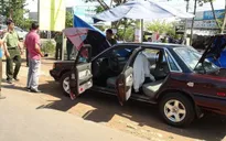 Xe ô tô của cán bộ kiểm lâm nghi bị đặt mìn tự chế
