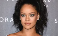 Bị lợi dụng tên tuổi, Rihanna kiện chính bố ruột của mình