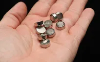 Pin cúc áo - "Sát thủ" ít người biết tới