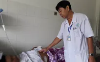 Cứu người đàn ông bị bạn nhậu đâm rách thận khi say