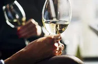 Lượng rượu "vừa phải" gây hại cho tim như thế nào?