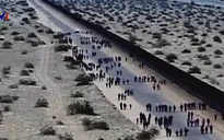 Mexico chặn đoàn người di cư khoảng 2.000 người tới Mỹ