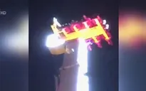 Pháp: Mắc kẹt cả đêm giao thừa trên không trung khi chơi trò chơi cảm giác mạnh
