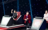 Xuân Bắc “lạy” Phương Uyên và Mỹ Linh trong tập 4 Ban nhạc Việt mùa 2