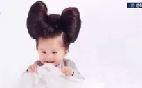 Cô bé tóc dày trở thành người mẫu tóc nhỏ tuổi nhất thế giới