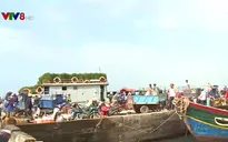 Nhộn nhịp những chuyến hàng Tết ra đảo Lý Sơn
