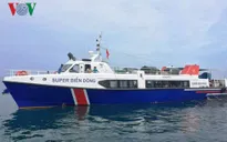 Tàu chở khách đâm chìm tàu cá, nhiều người hoảng loạn