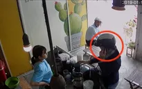 Giả mạo nhân viên an toàn thực phẩm bán thuốc phòng dịch