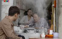Thưởng thức bánh cuốn cà cuống gia truyền 30 năm tại Hà Nội