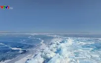 Hồ nước ngọt Baikal đóng băng