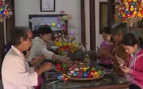 Làng nghề hoa giấy rộn ràng trước Tết