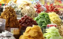 Cách chọn mua mứt Tết, bánh kẹo, hạt dưa ngon và an toàn