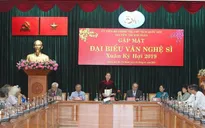 Chủ tịch Quốc hội gặp gỡ văn nghệ sĩ phía Nam