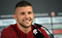 Mục tiêu hàng đầu bất ngờ "thả thính" Man Utd