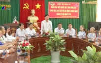 Đồng chí Võ Văn Thưởng trao quà Tết cho gia đình chính sách ở Đồng Nai