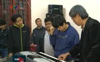 Lớp học mang lại ánh sáng tâm hồn từ tiếng đàn cho trẻ khiếm thị