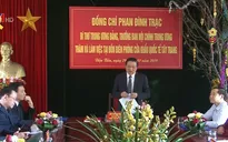 Đồng chí Phan Đình Trạc thăm và tặng quà Tết tại Điện Biên