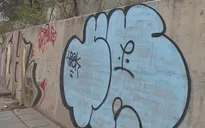 Hà Nội: Bắt được người vẽ bậy trên đường đê Nghi Tàm