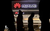 Huawei "muối mặt" vì dùng iPhone để viết lời chúc mừng năm mới