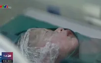 Trung Quốc: Em bé đầu tiên sinh ra bởi người mẹ được cấy ghép tử cung