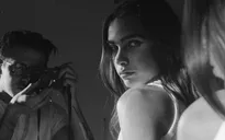Tình mới của cậu cả Brooklyn được nhận xét giống Victoria Beckham