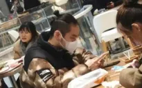 Tưởng Kình Phu lặng lẽ xuất hiện sau ồn ào bạo hành bạn gái người Nhật