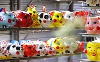 Làng gốm Bát Tràng ra lò nhiều kiểu dáng lợn đất mới lạ