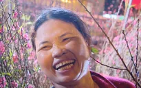 Niềm vui mưu sinh của tiểu thương chợ hoa đêm Quảng Bá