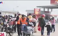 Nhiều người dân Trung Quốc chọn xe máy làm phương tiện về quê ăn Tết