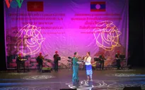 Đoàn Văn công Quân khu 5 biểu diễn nghệ thuật mừng 70 năm thành lập Quân đội Lào