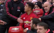 Khi Alexis Sanchez ngồi nhầm chỗ