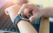 Apple vẫn thống trị thị trường thiết bị đeo nhưng sự cạnh tranh ngày càng lớn
