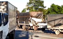 Lại xảy ra vụ đâm xe khi dừng đèn đỏ, 6 người bị thương