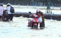 Triều cường đạt đỉnh, ảnh hưởng cuộc sống người dân