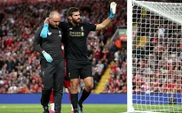 Thủ môn Alisson chạy đua với thời gian để kịp trận gặp Manchester United
