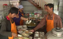 Tình người nơi bếp ăn từ thiện tỉnh An Giang