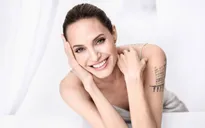 Angelina Jolie siêu quyến rũ trên Madame tháng 10