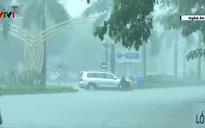 Ngập do mưa lớn tại miền Trung, giao thông tê liệt