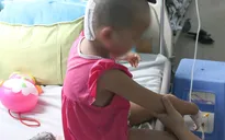 Chủ quan khi con ngã xe đạp, bố mẹ phải đưa con đi cấp cứu từ mờ sáng