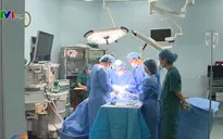 Lần đầu phẫu thuật cho bệnh nhi nhỏ tuổi nhất mắc ung thư tuyến giáp