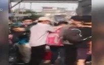 Truy tìm nhóm dàn cảnh móc túi khách đi xe bus