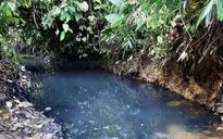 Truy bắt nghi phạm thứ 3 đổ trộm dầu thải gây ô nhiễm nguồn nước sạch sông Đà
