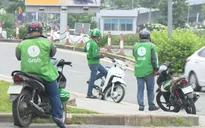 Xe ôm công nghệ giả bủa vây sân bay, bến bãi TP.HCM