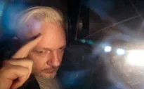 Nhà sáng lập WikiLeaks có mặt tại phiên tòa xem xét yêu cầu dẫn độ sang Mỹ