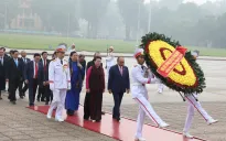 Đại biểu Quốc hội vào lăng viếng Chủ tịch Hồ Chí Minh