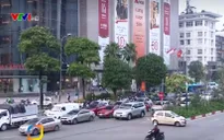 Ngã tư Nguyễn Chí Thanh - Chùa Láng: Mật độ giao thông tăng đột biến giờ cao điểm
